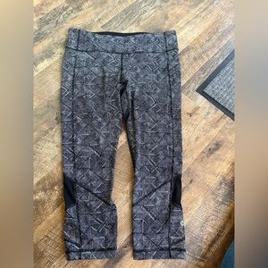 Gently worn lululemon Align crop leggings 23” size 10 - no piling